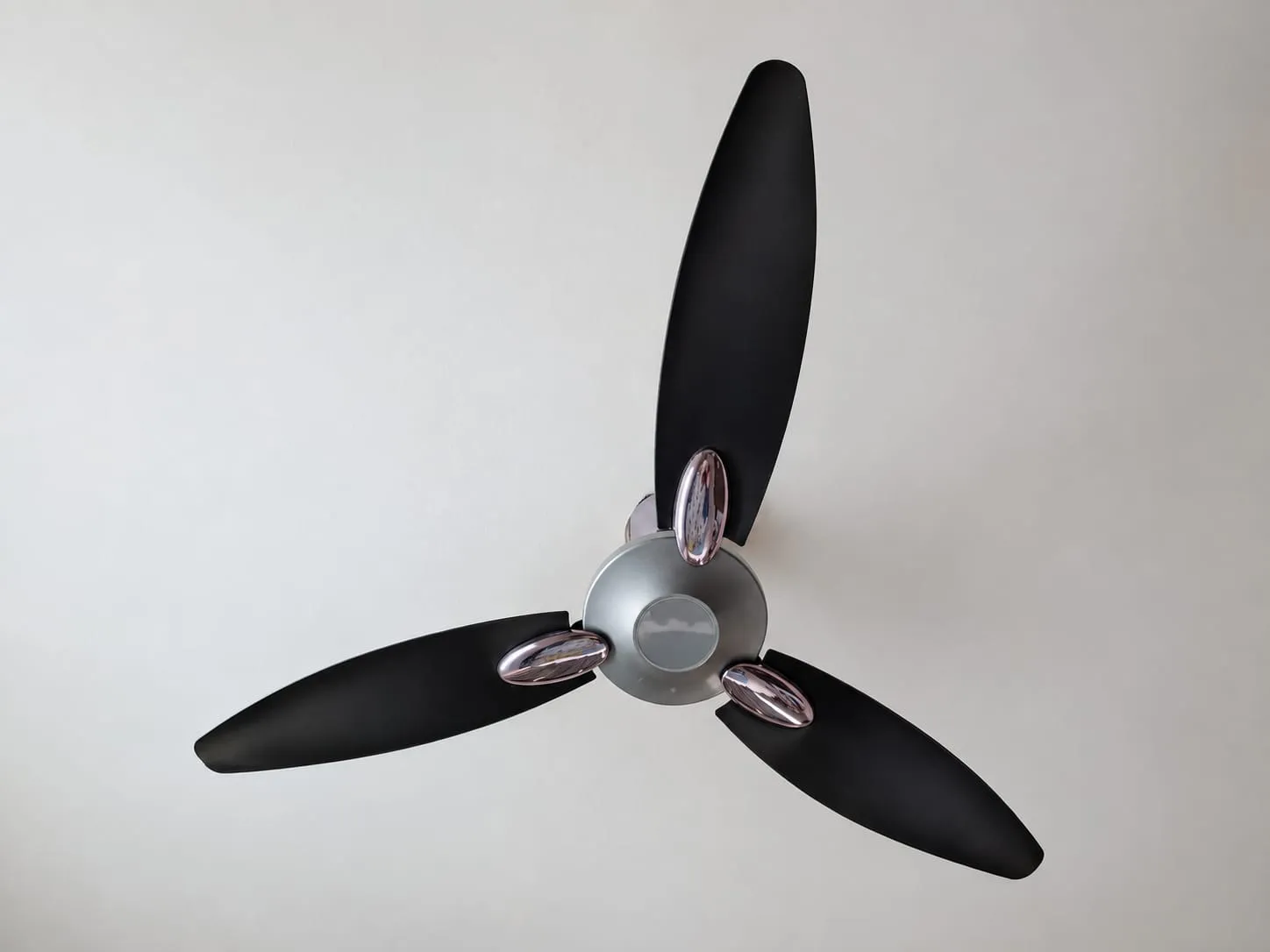 4 premium Usha Bloom Daffodil Goodbye Dust 1250mm fans. - Thumbnail 2