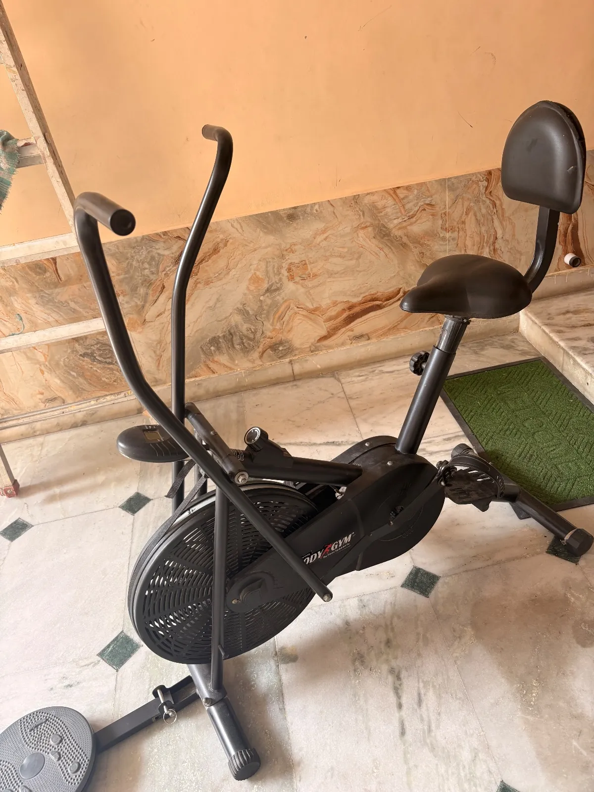 Exercise cycle with Twister for sale in Lucknow, Uttar Pradesh