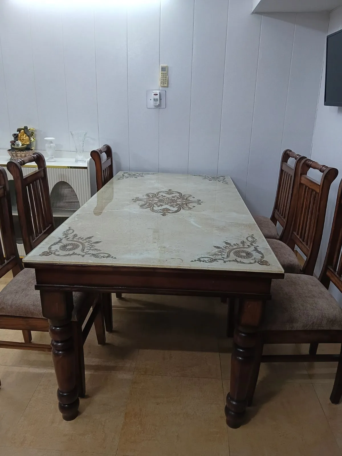 6 seater dining table for sale in Mohali, Punjab