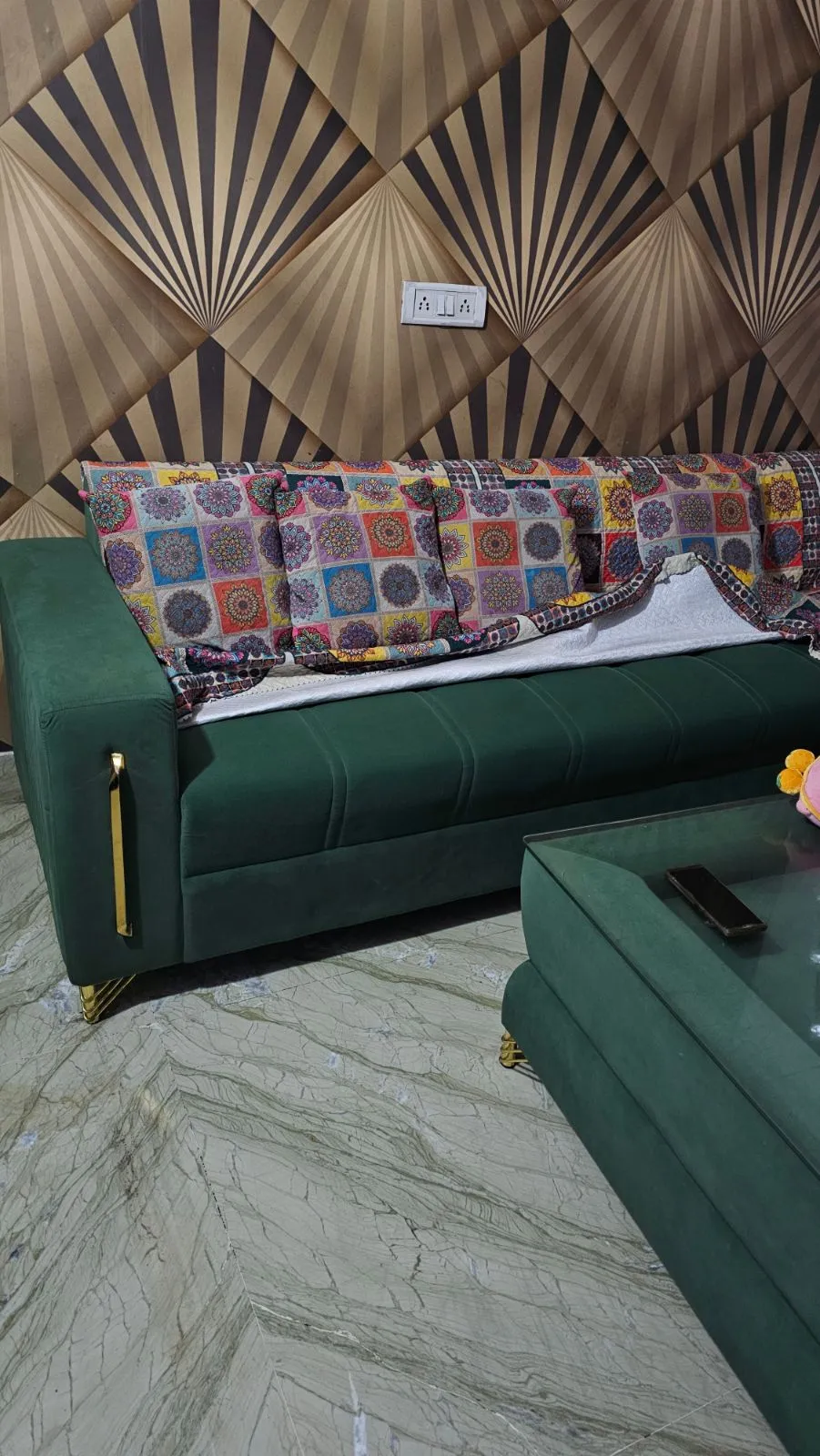 8 Seater Sofa set with Centre table for sale in New Delhi, Delhi