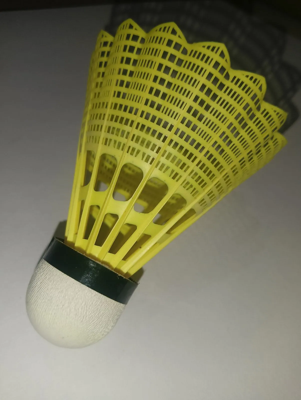 Lining bolt neo badminton shuttlecock new condition - Thumbnail 2