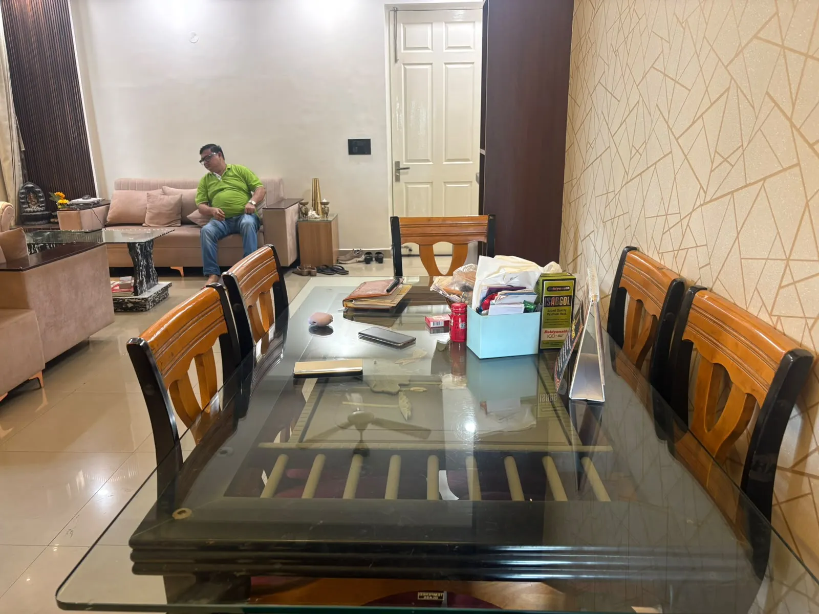Dining table for sale in Ghaziabad, Uttar Pradesh