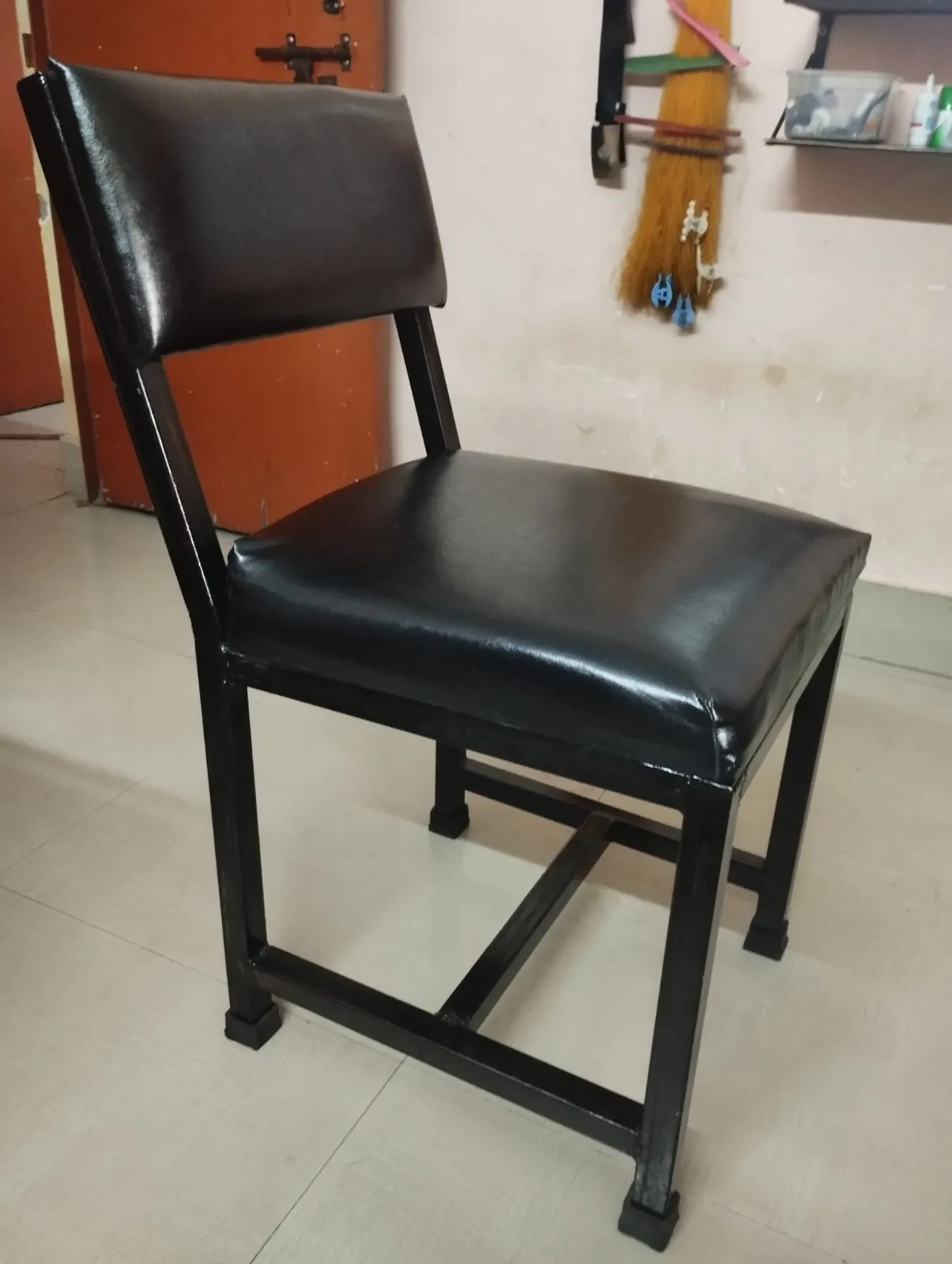 Table and chair set - Thumbnail 2