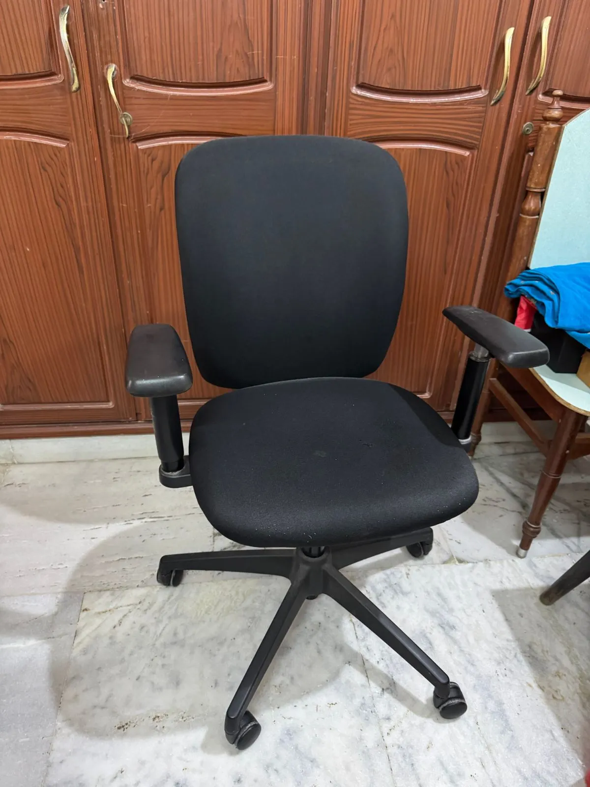 Black Office Chair with Armrests & Wheels – ₹1,500 ( I'm Relocating and would like to sell) for sale in Hyderabad, Telangana