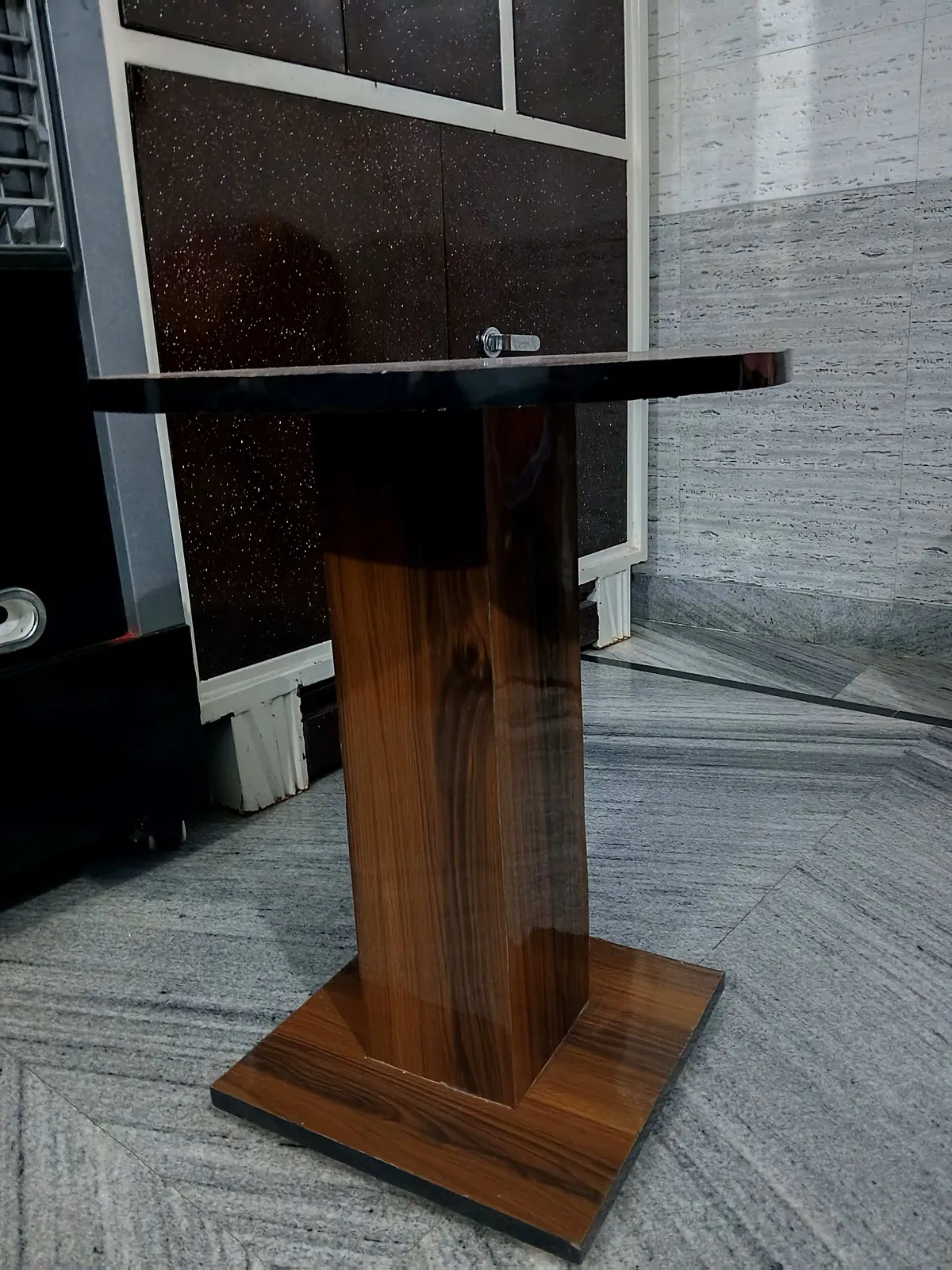 Small round table for sale in Reasi, Jammu and Kashmir