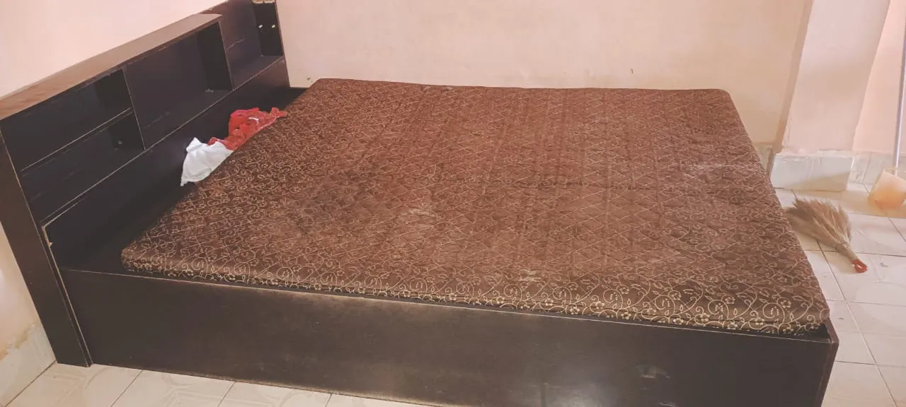 bed with mattress - Thumbnail 2