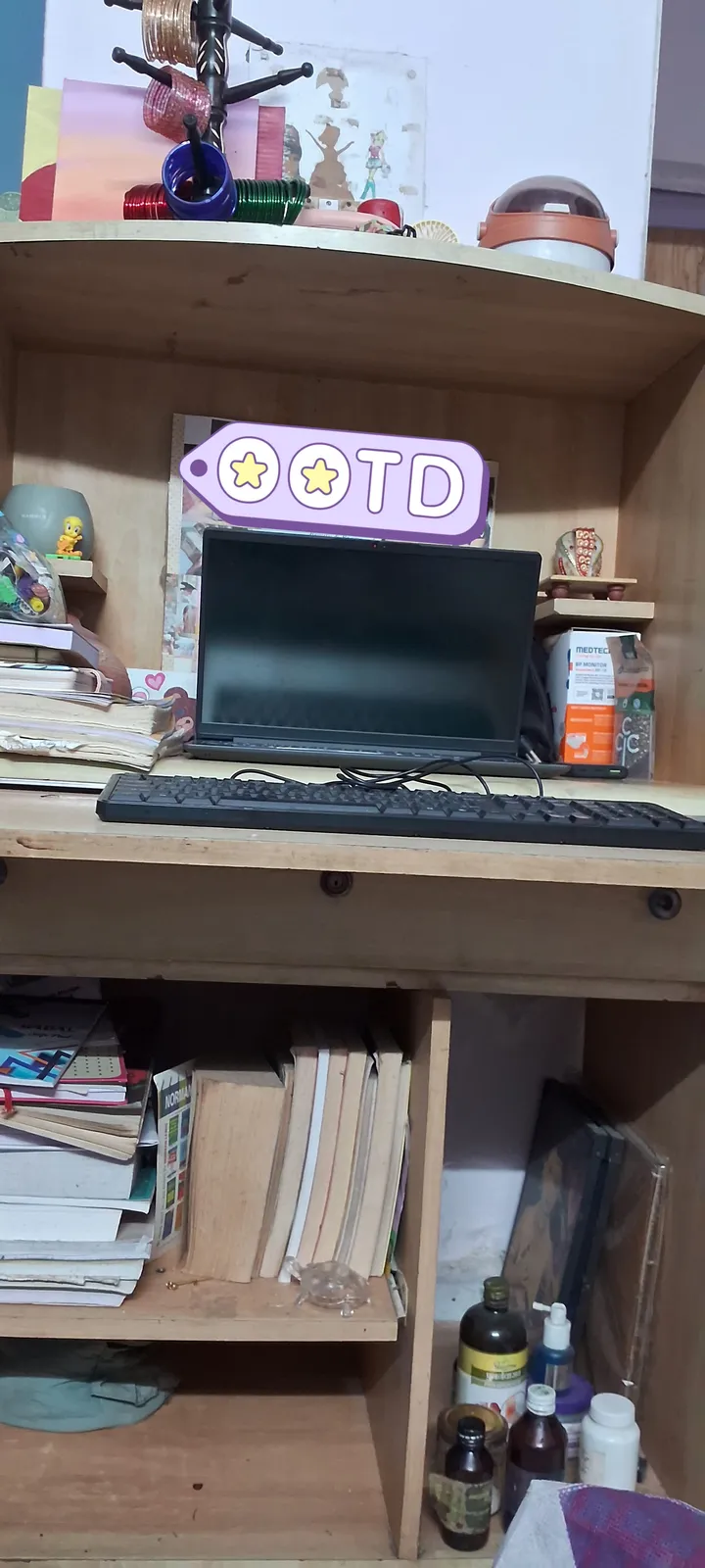 Solid Wooden Study Table with Drawer - Good Condition - Thumbnail 4
