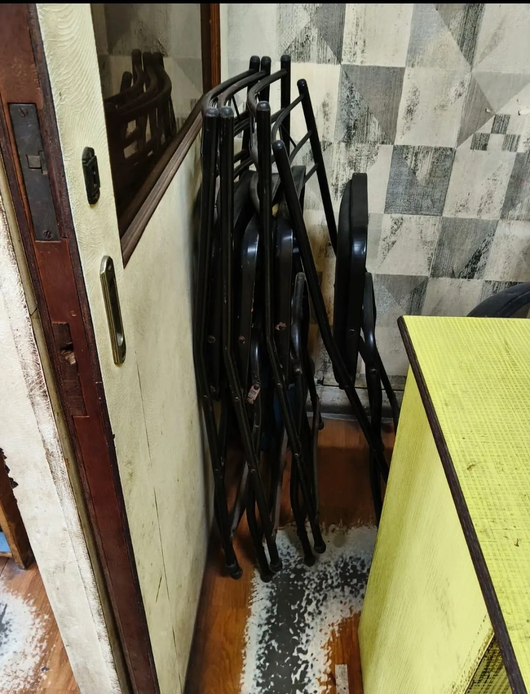 Used office furniture - Thumbnail 3
