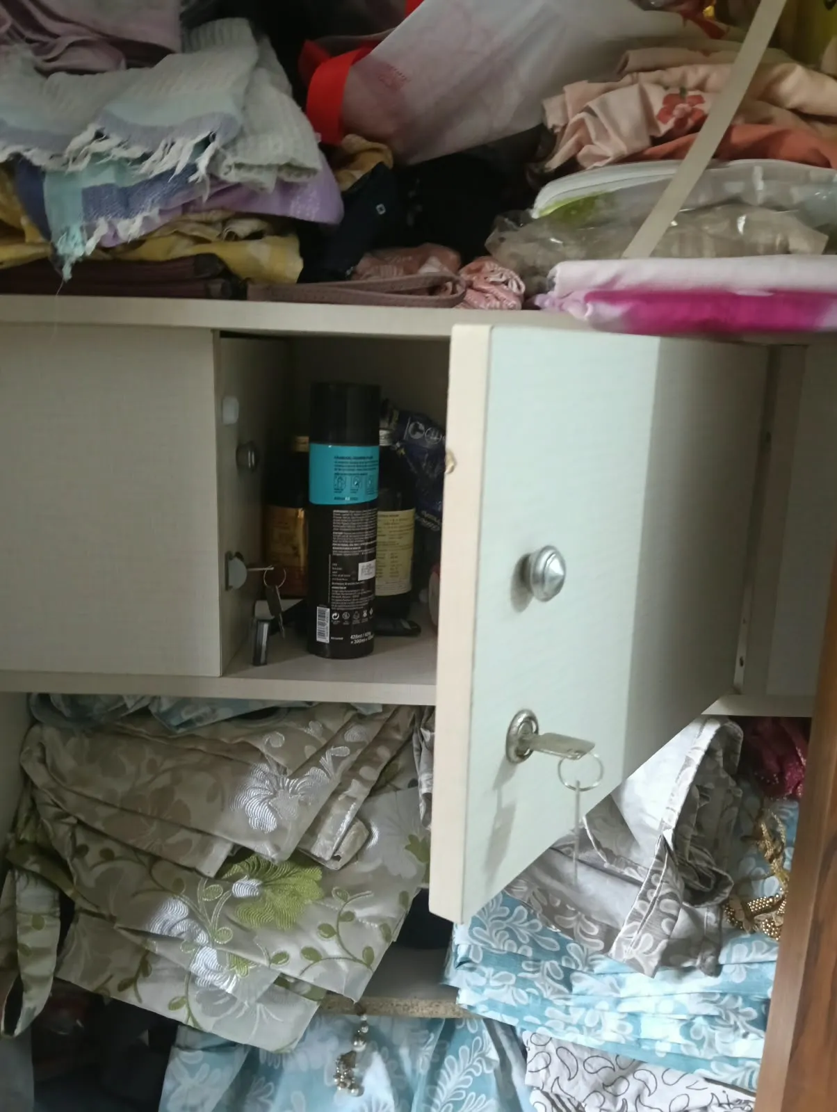 Double Door Wooden Wardrobe for sale in Navi Mumbai, Maharashtra