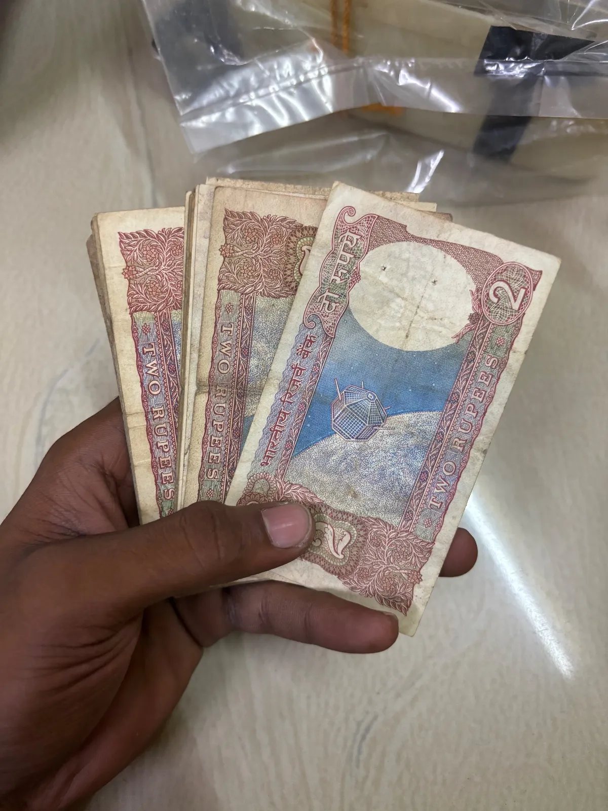 Old rare 2 rupee satillete note - Image 1