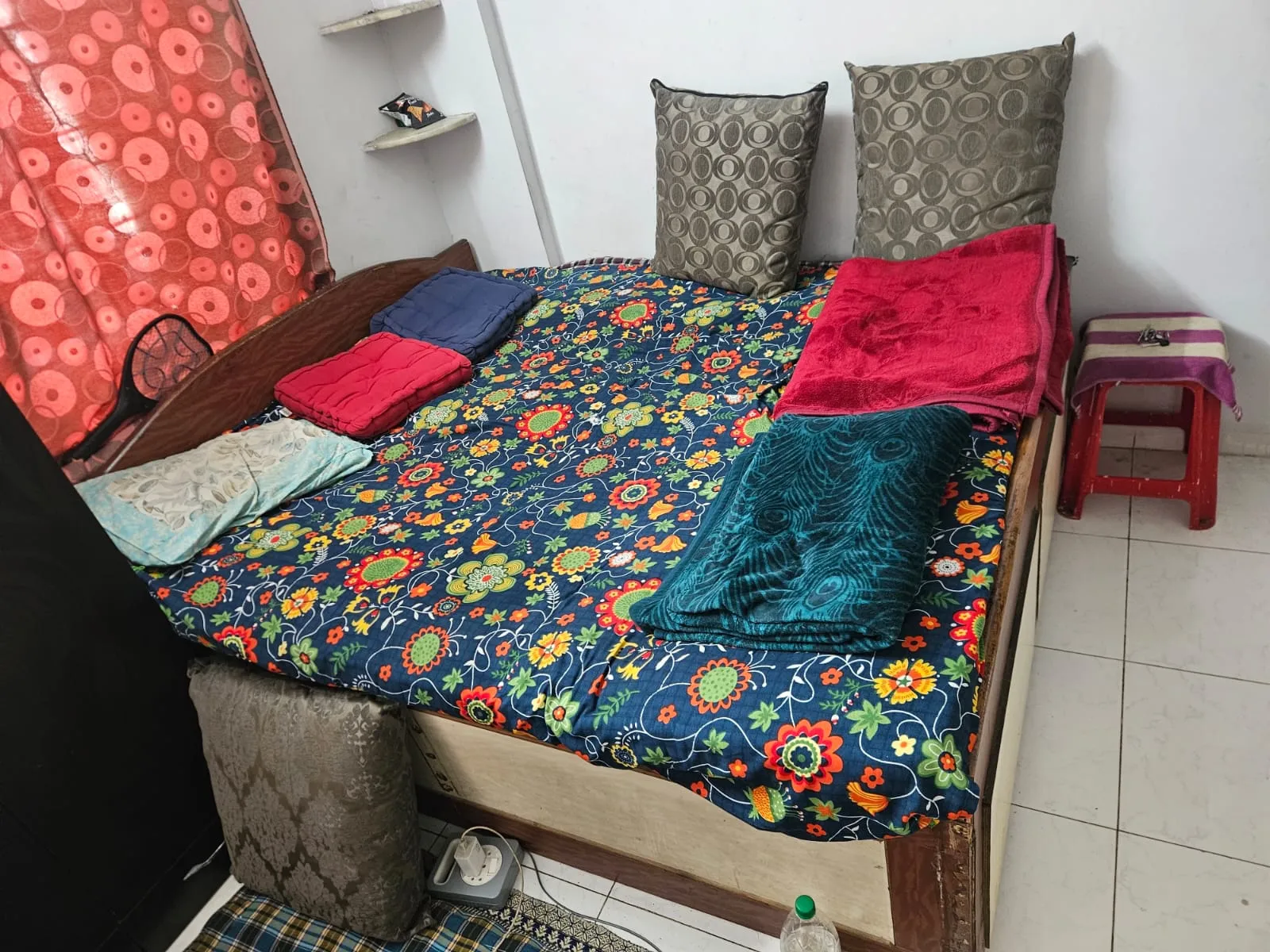 Sturdy 5.5x6.5 ft Storage Bed, 5-Seater Sofa Set, & Wardrobe - Thumbnail 2