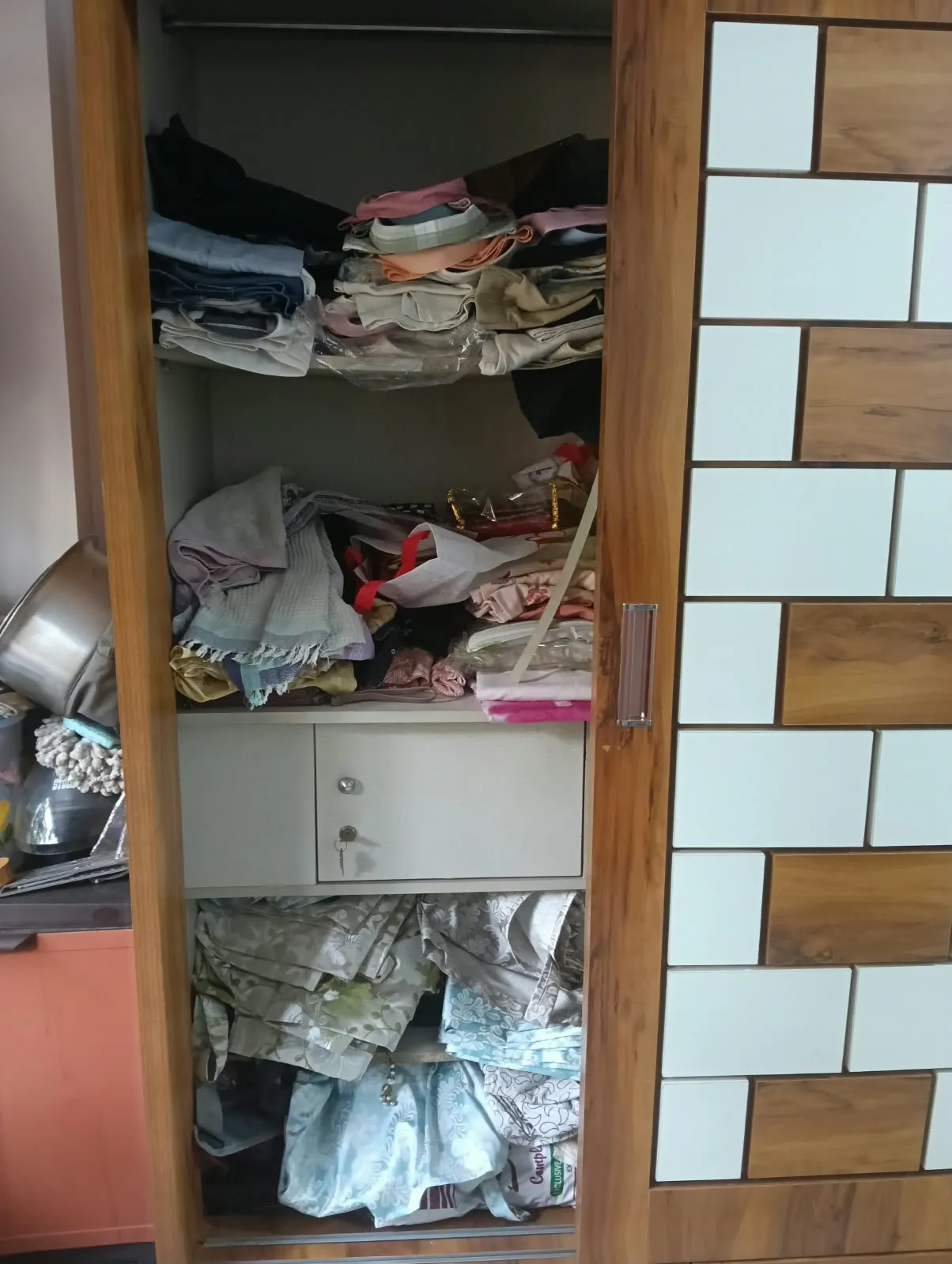 Double Door Wooden Wardrobe - Thumbnail 7
