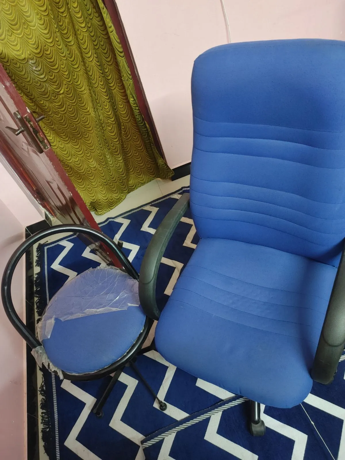 Ergonomic Office Executive Chair + Rolling Stool Set - Thumbnail 4
