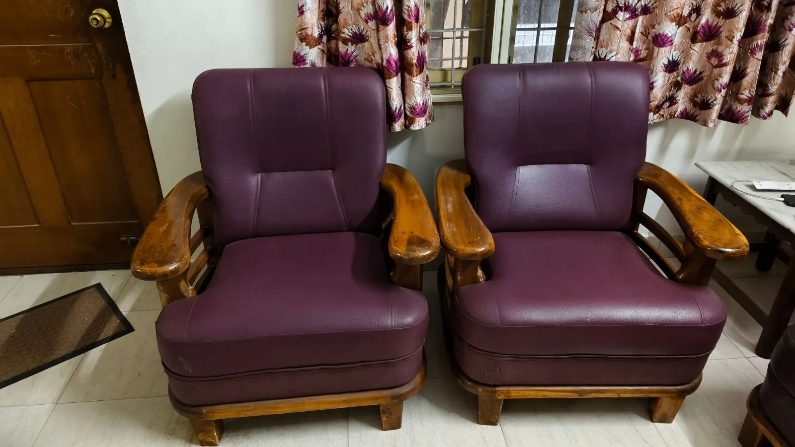 Stylish Sofa Set | 3-Seater + 2 Singles | Well Maintained - Thumbnail 3