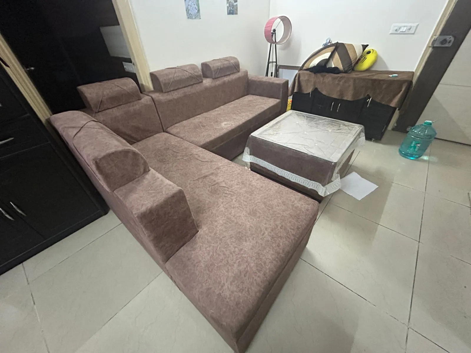 7 Seaters L Shaped Sofa 3 years Old - Thumbnail 5