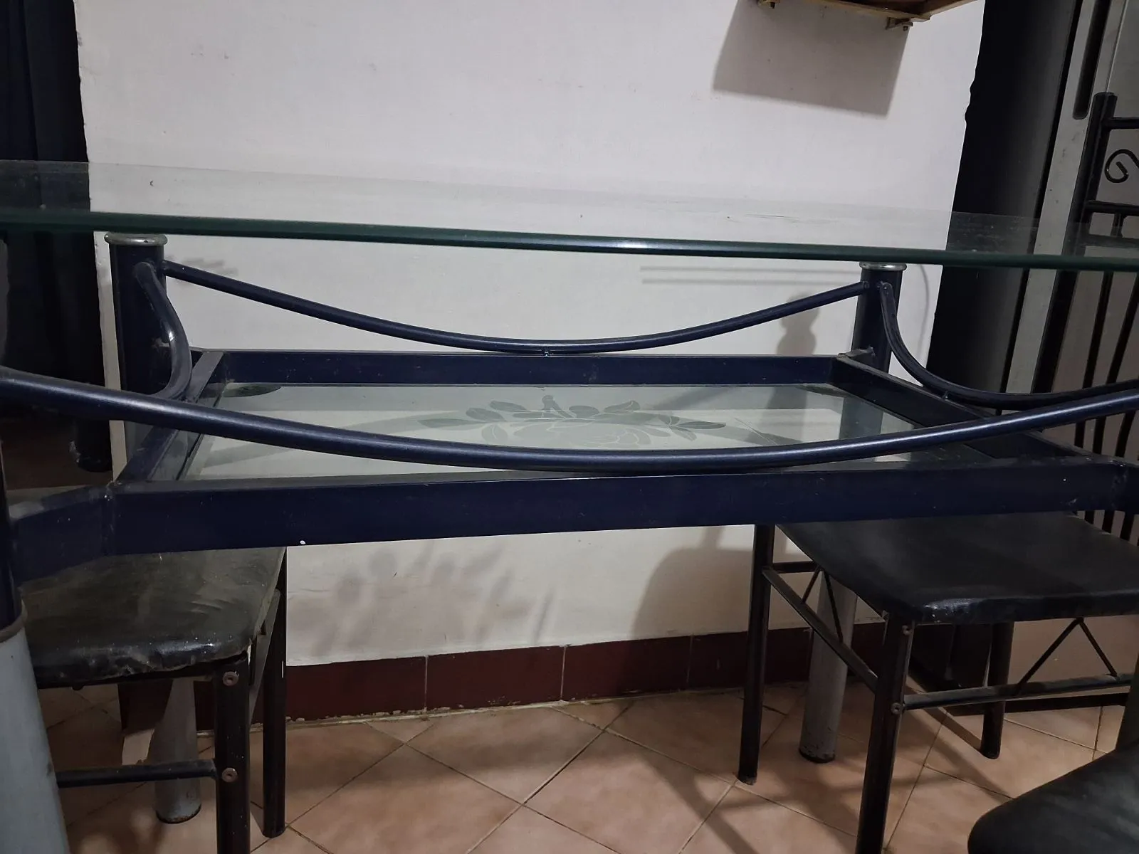 Glass top, 4 seater Dining table - Thumbnail 4