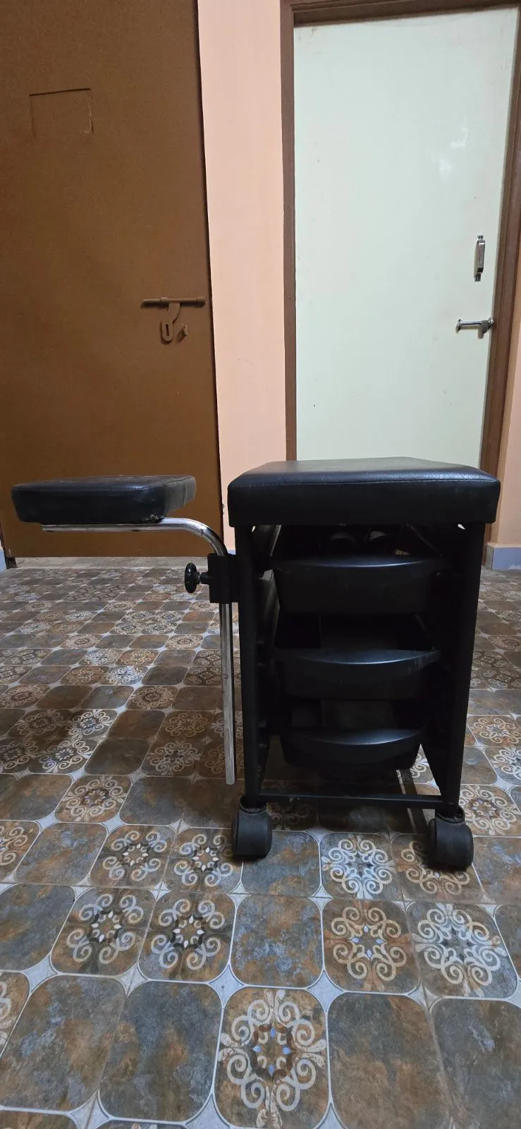 Used salon materials for sale - Thumbnail 9