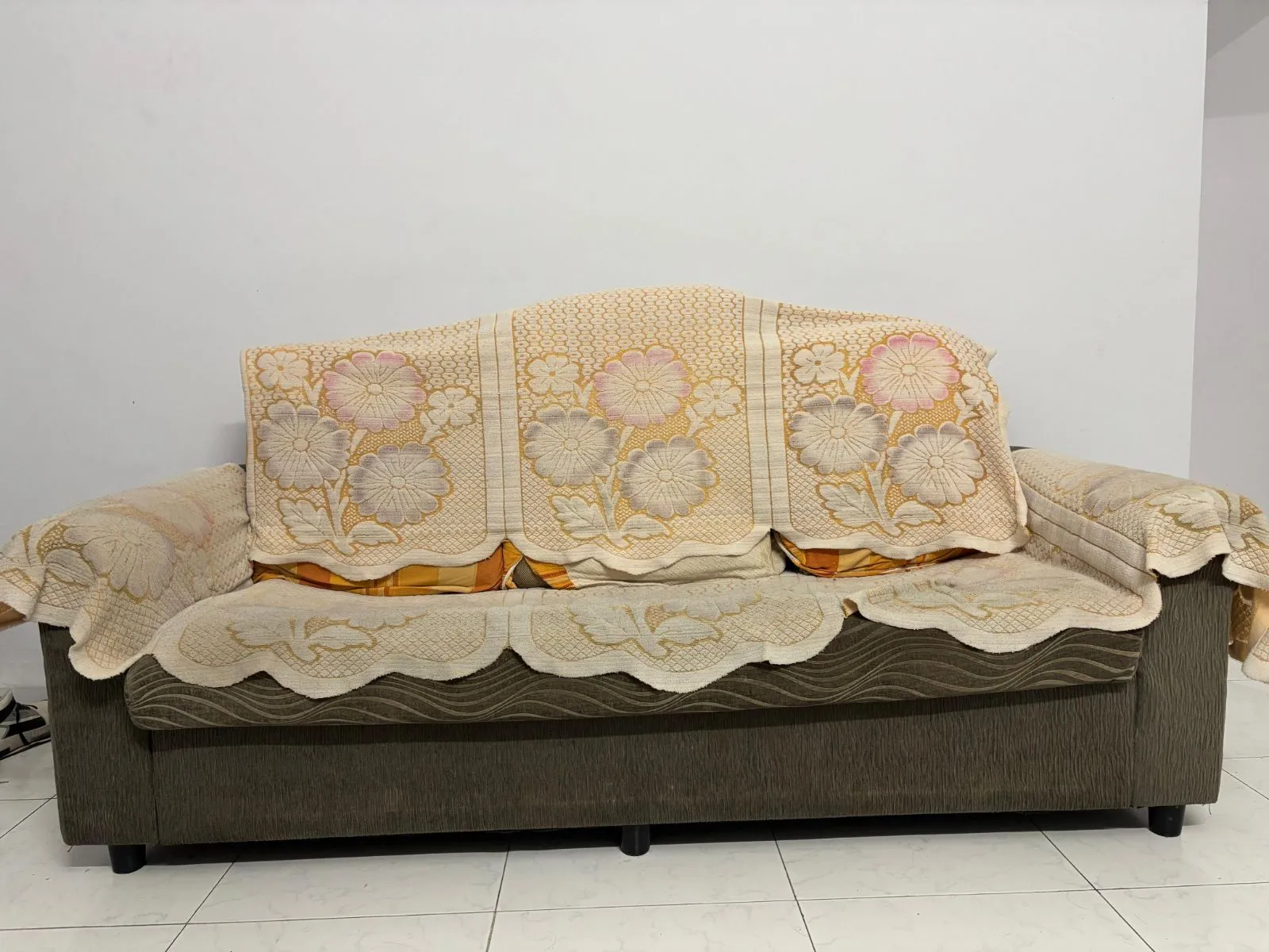 Sturdy 5.5x6.5 ft Storage Bed, 5-Seater Sofa Set, & Wardrobe - Thumbnail 6