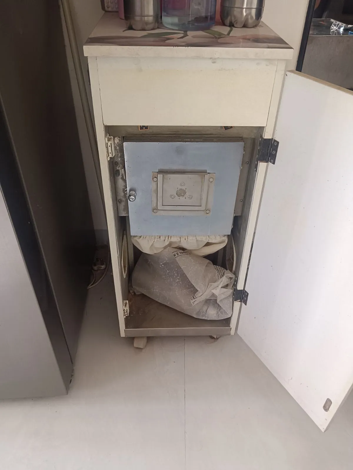 Haier 320L Refrigerator - Like New - Thumbnail 5