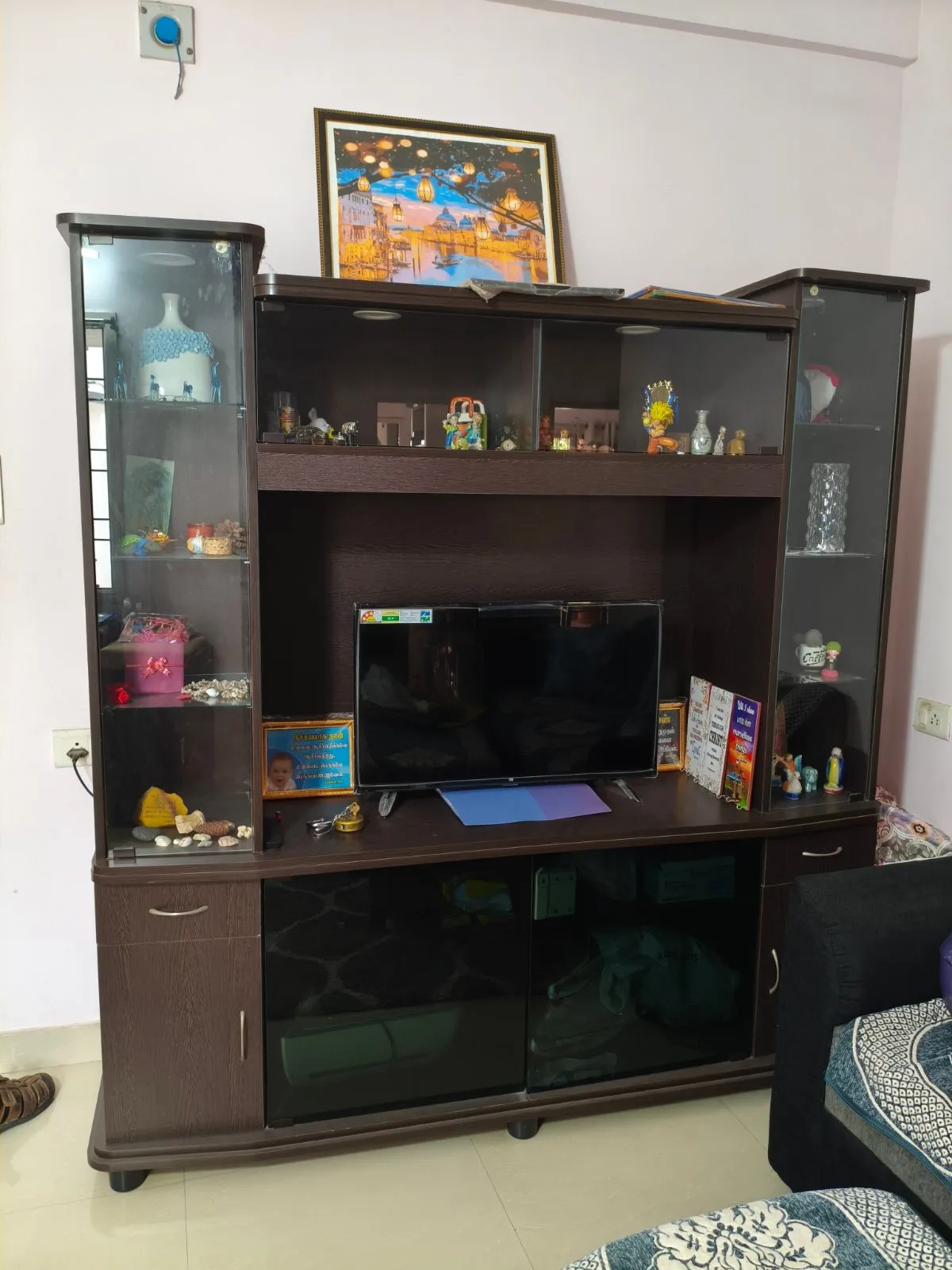 TV cabinet in good condition for sale in Chennai, Tamil Nadu