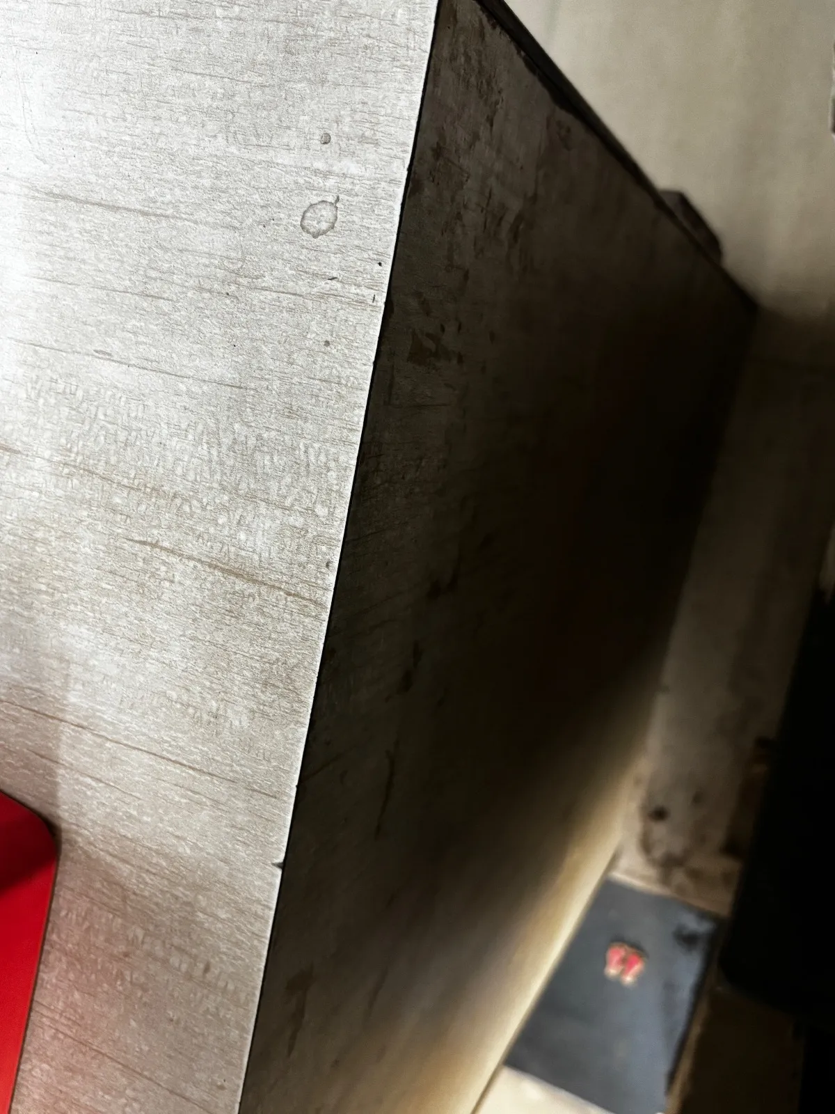 Office table in good condition for sale - Thumbnail 3