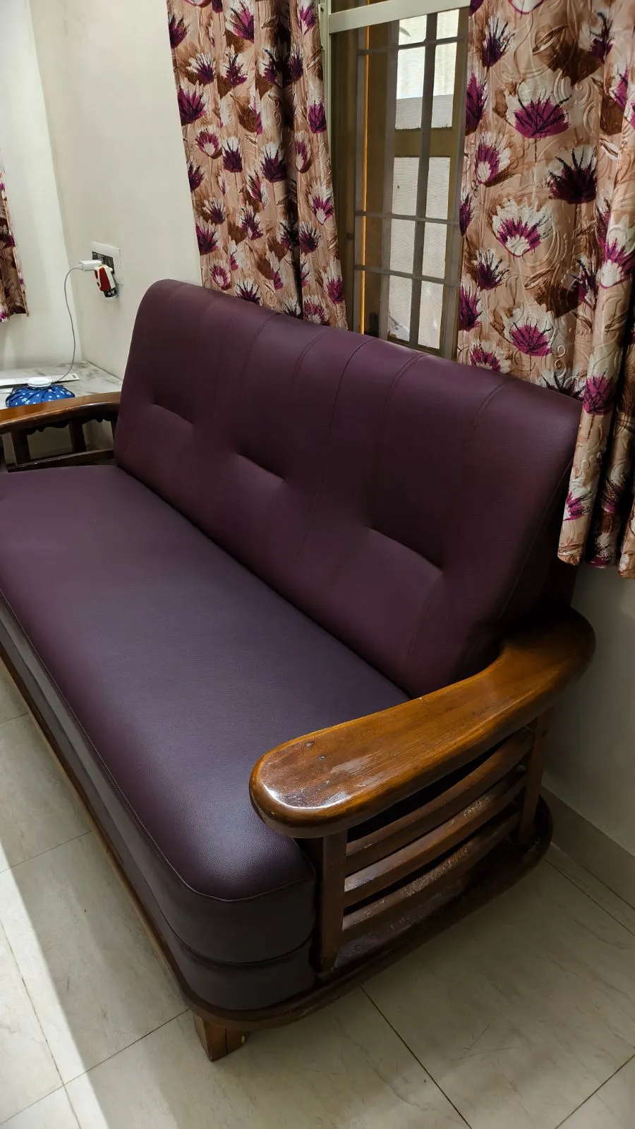 Stylish Sofa Set | 3-Seater + 2 Singles | Well Maintained - Thumbnail 5
