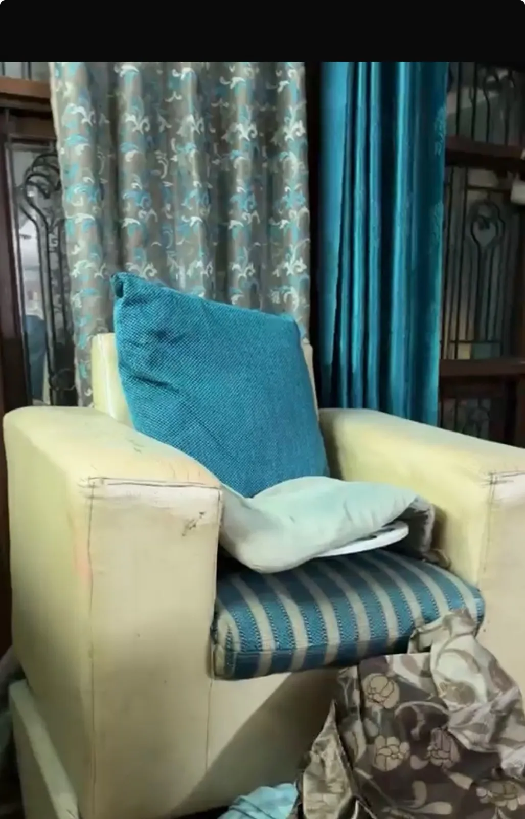 5 Seater Sofa+Dressing Table+Aquarium for sale in New Delhi, Delhi
