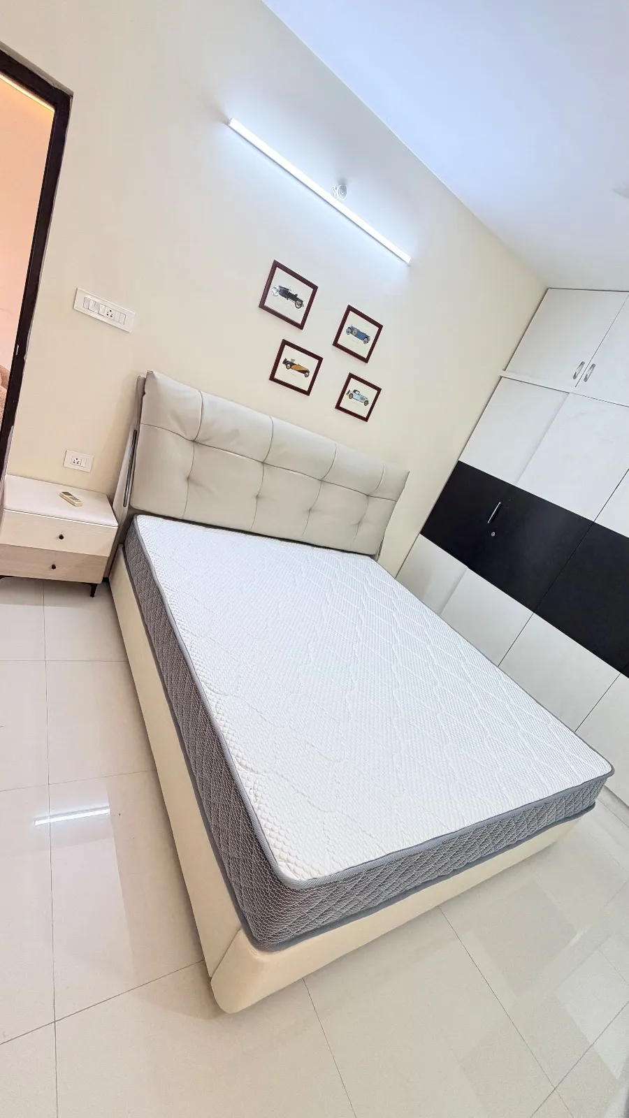 King size bed with storage - Thumbnail 2