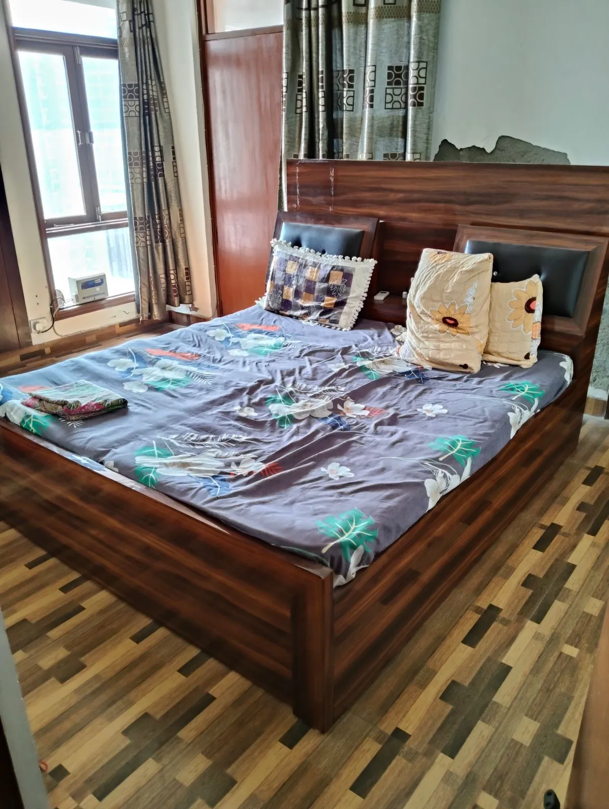 Bed with storage 6 feet by 6 feet urgently sell - Thumbnail 2