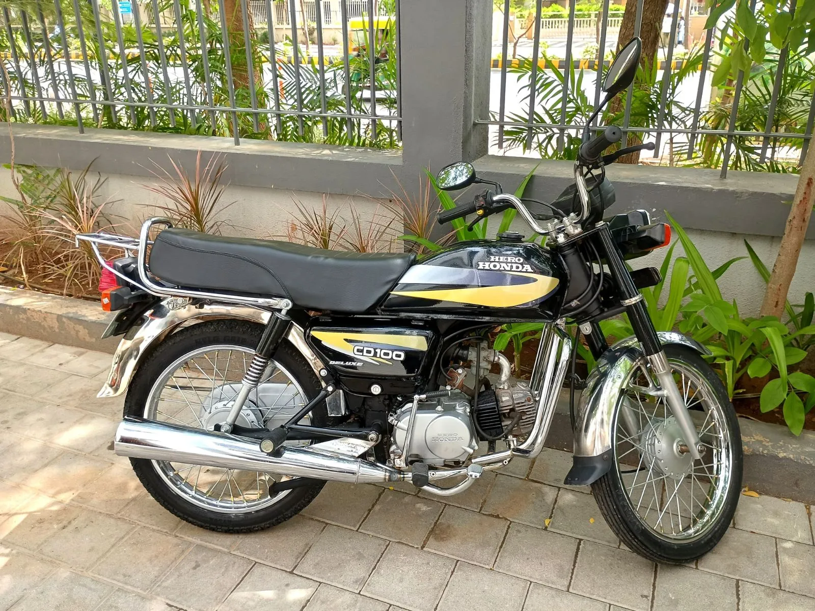 Hero Honda CD-100 for Sell for sale in Ahmedabad, Gujarat