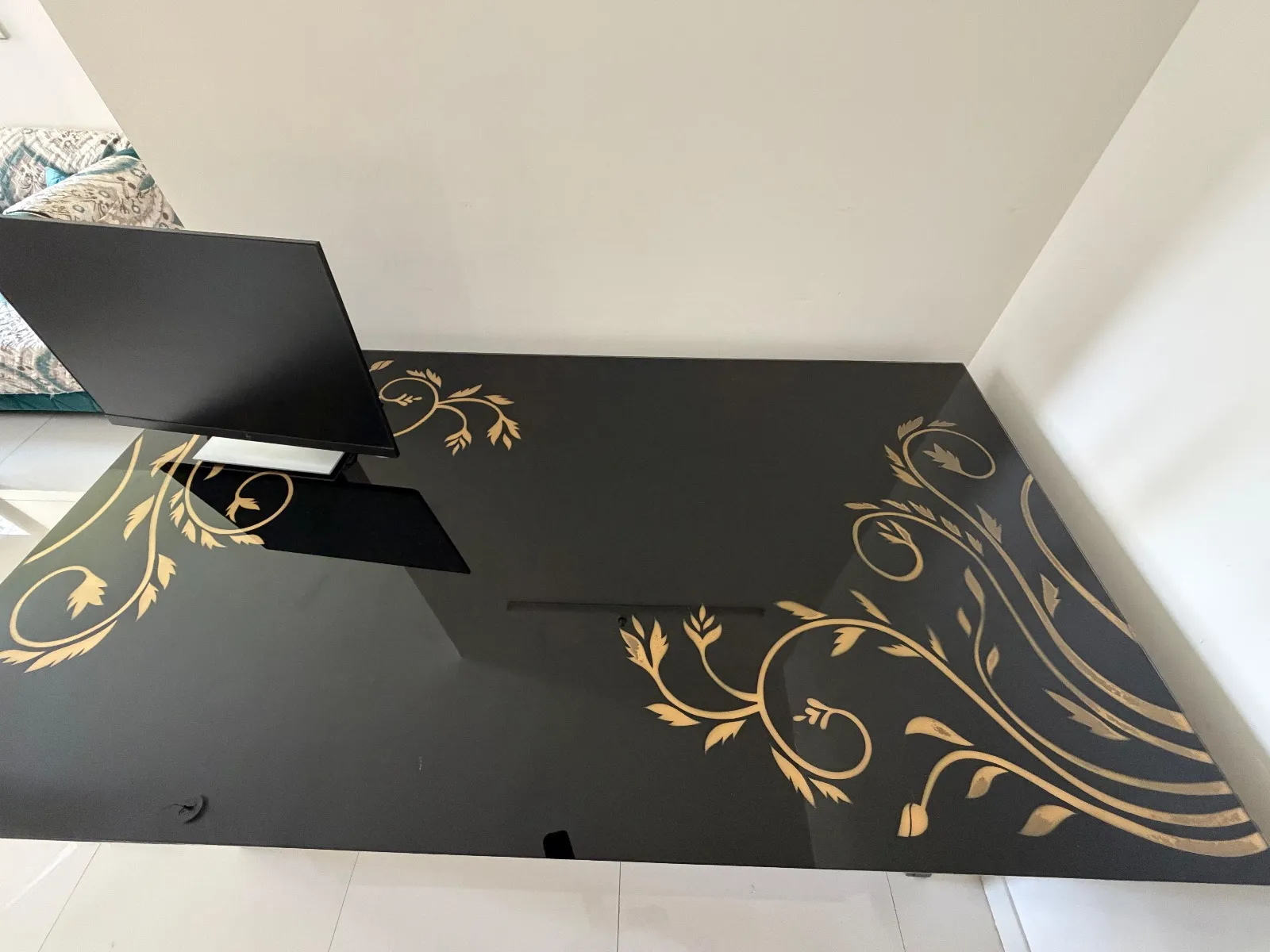 Dinning table - Thumbnail 3