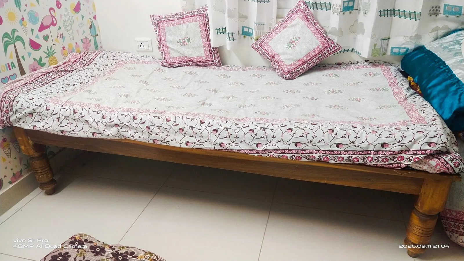 Hardwood Diwan Cot for Sale – Good Condition - Thumbnail 2