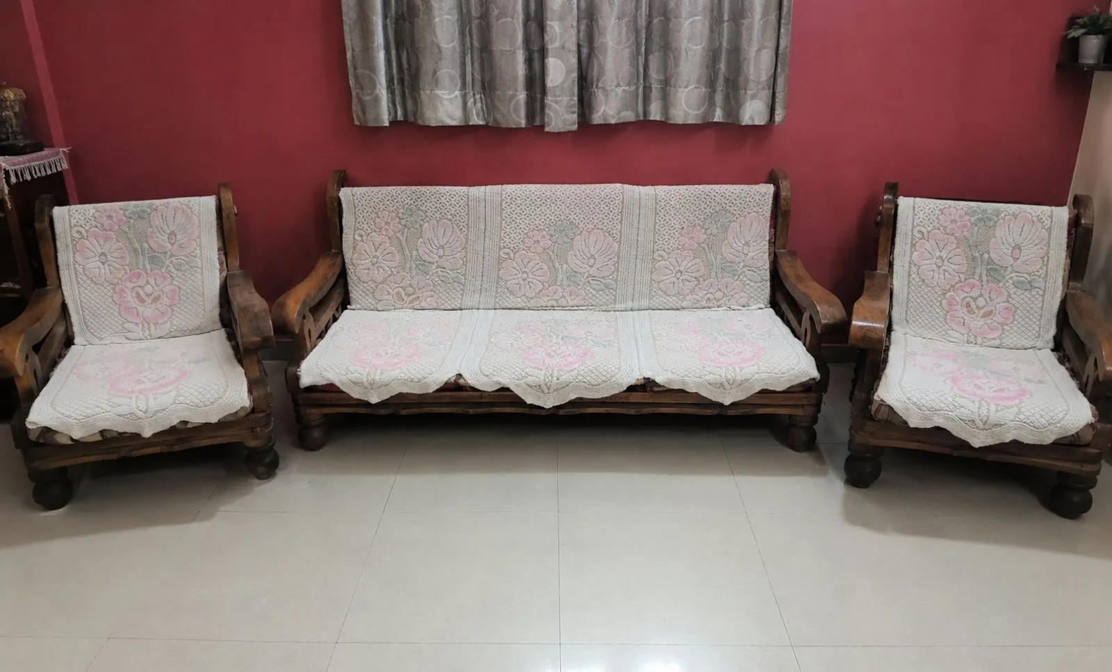 Wooden Sofa Good Condition 3 seater and 2 single seats for sale in Pune, Maharashtra