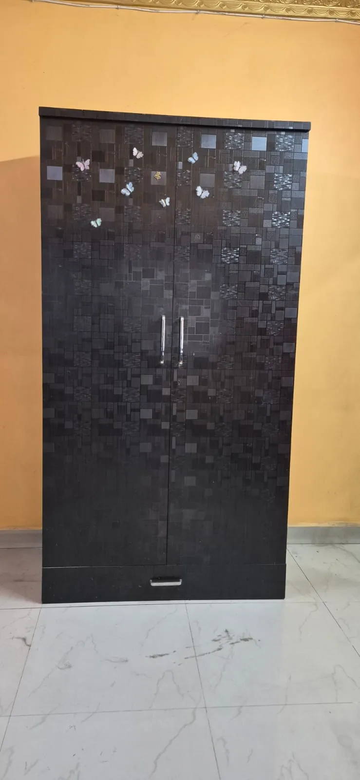 Wooden cupboard for sale in navi mumbai, Maharashtra