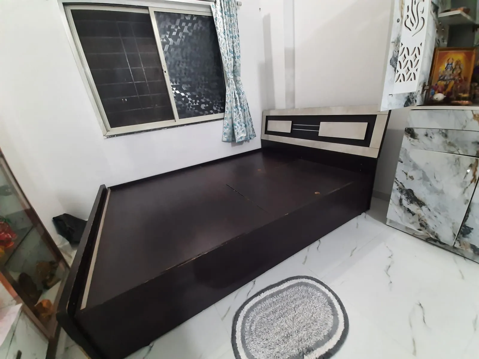 Qeen size bed - Thumbnail 4