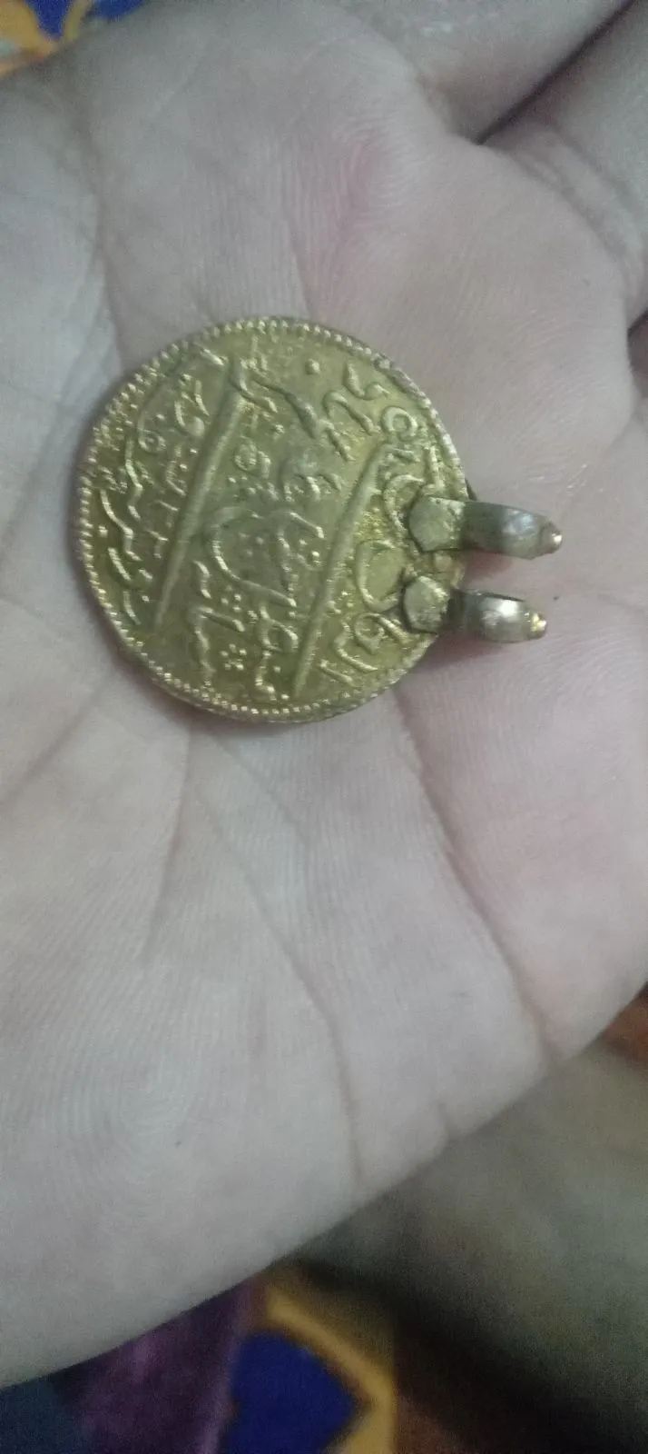 Metal अनोखा पुराना सिक्का जैसा पेंडेंट | एंटीक वस्तु | पुराने सिक्कों के संग्रहकर्ताओं के लिए for sale in Mawana, Uttar Pradesh