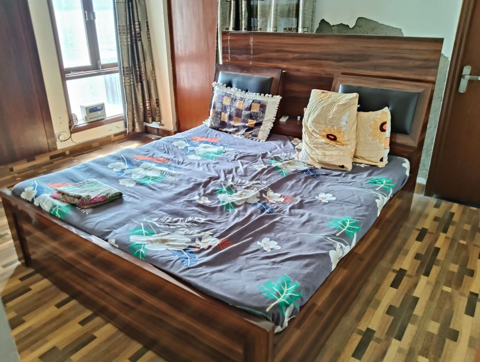 Bed with storage 6 feet by 6 feet urgently sell for sale in Faridabad, Haryana