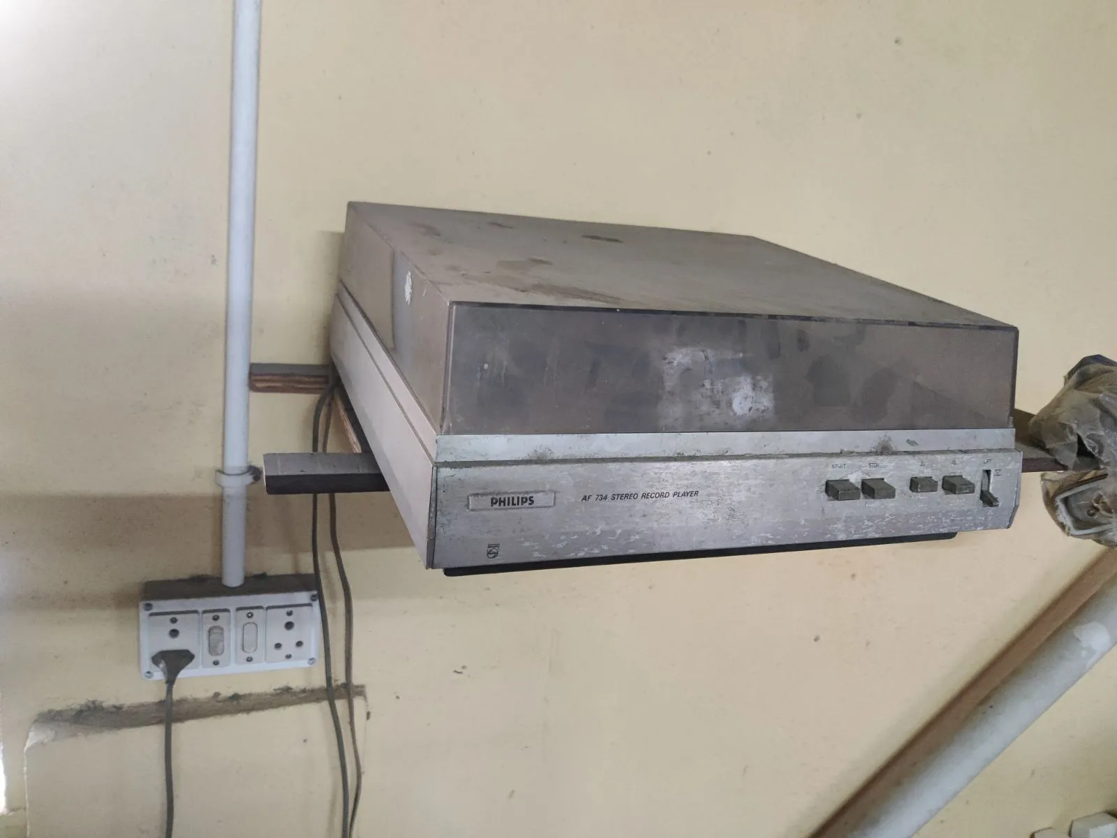 Philips stereo record player for sale in Kolkata, West Bengal