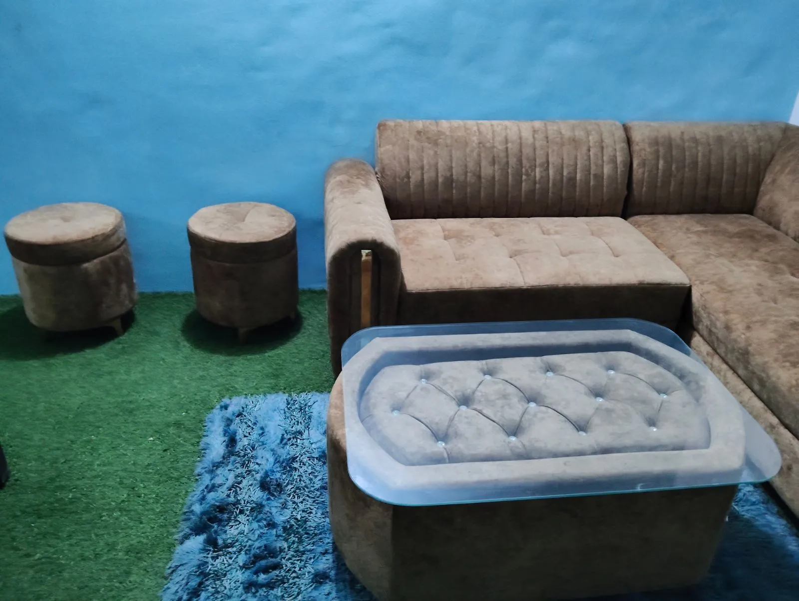 7 seater fabric Sofa set with table urgently sell - Thumbnail 2