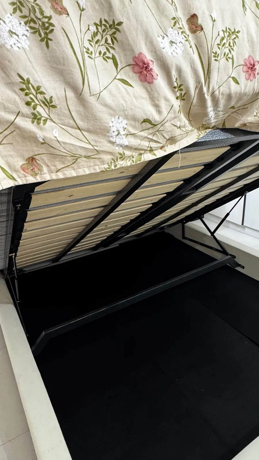 King size bed with storage - Thumbnail 4