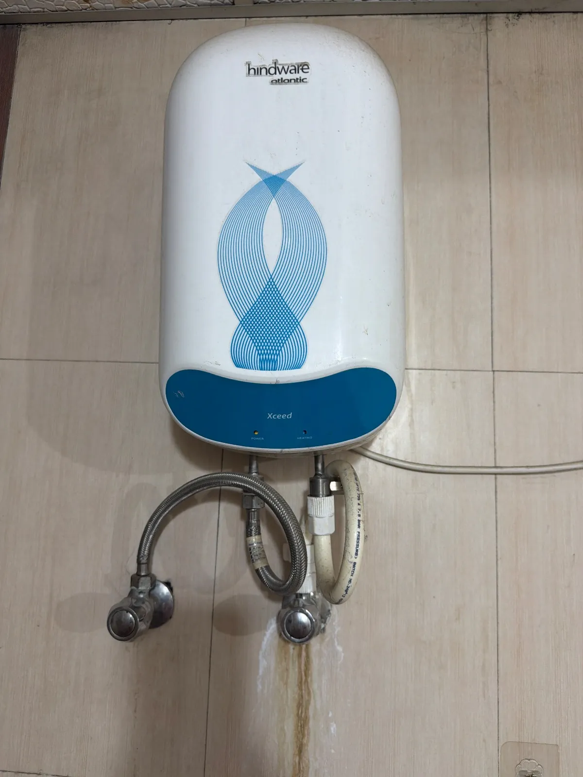 Hindware 5 litre geyser available in good condition for sale in Lucknow, Uttar Pradesh
