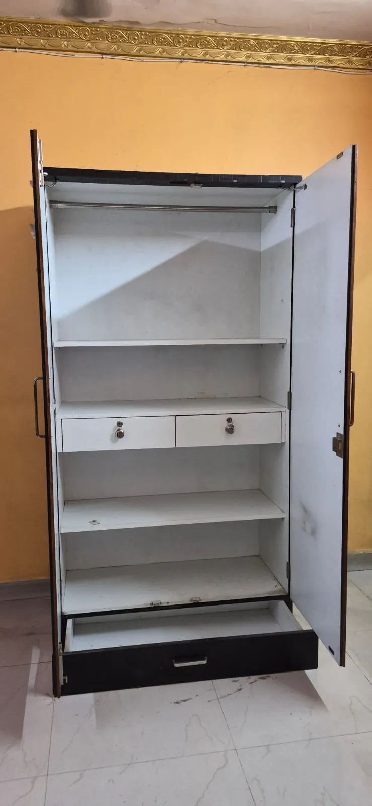 Wooden cupboard - Thumbnail 2
