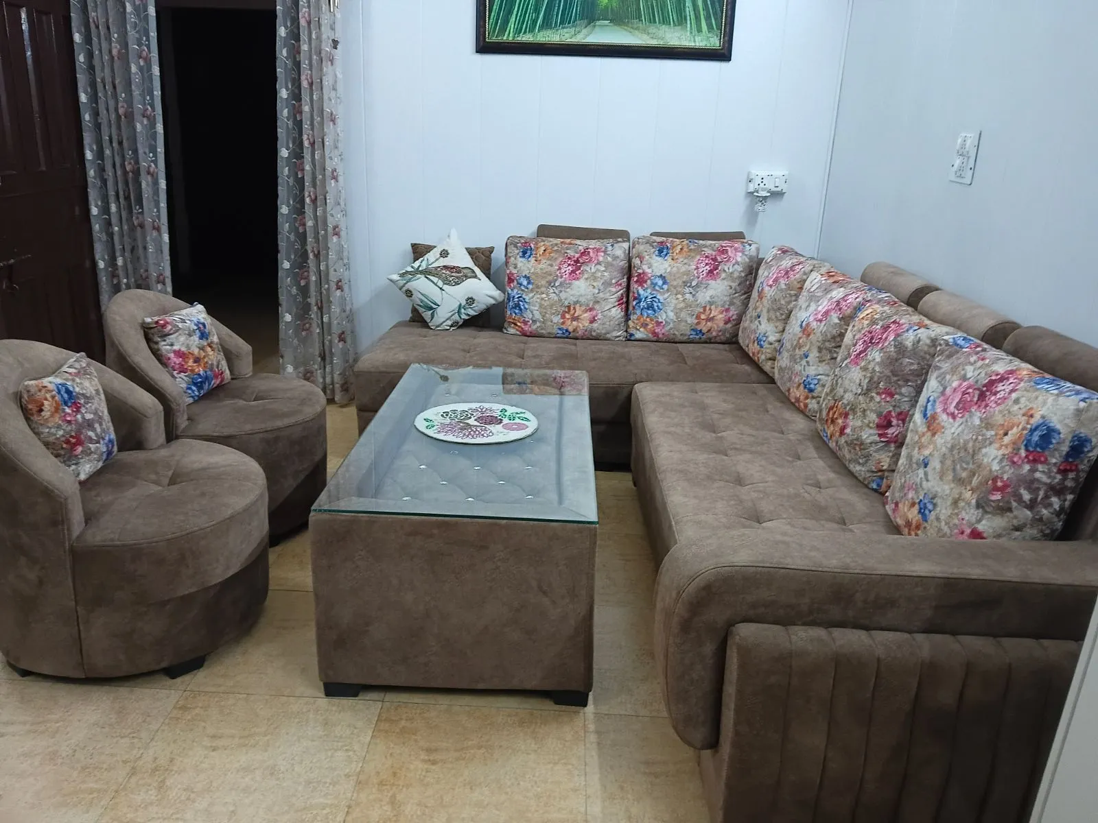 9 seater sofa set with Centre table for sale in Mohali, Punjab