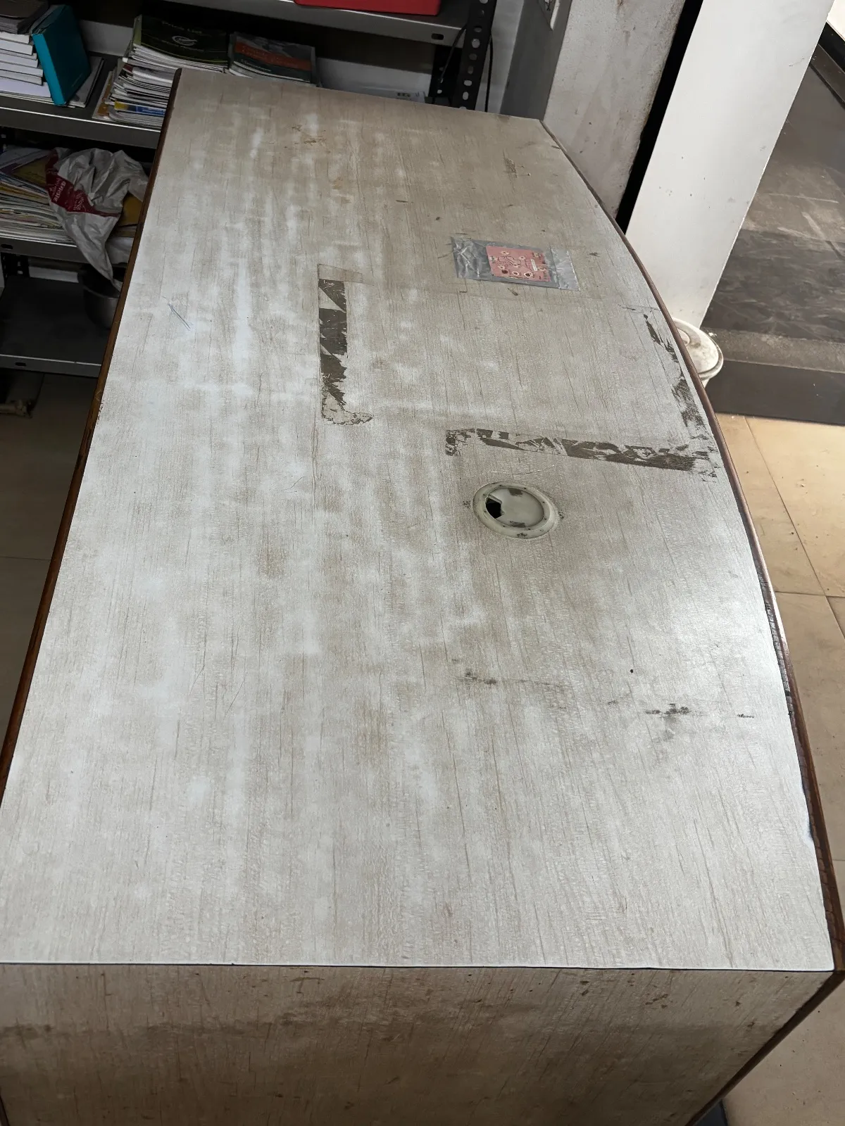 Office table in good condition for sale - Thumbnail 2