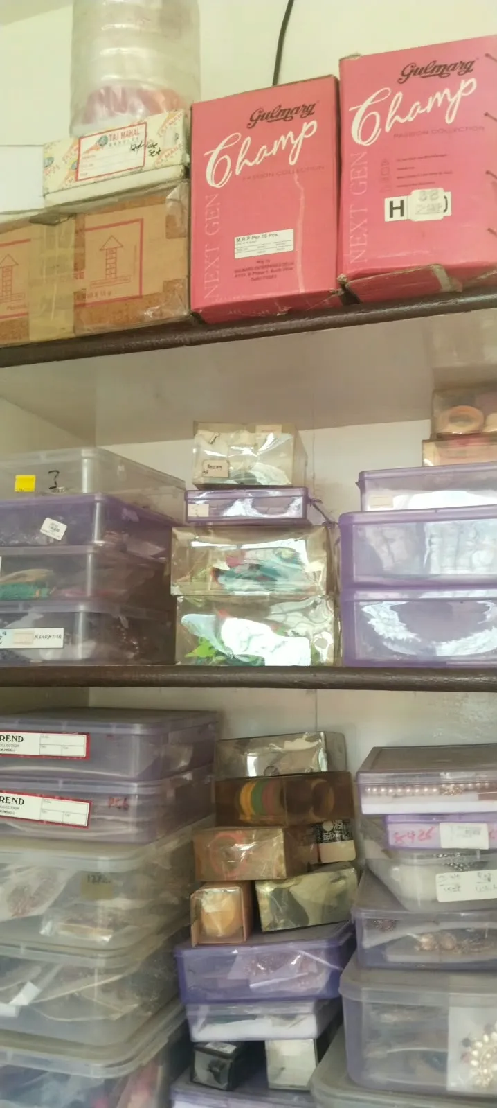 Cosmetics, bangles, jewelry, etc - Thumbnail 2