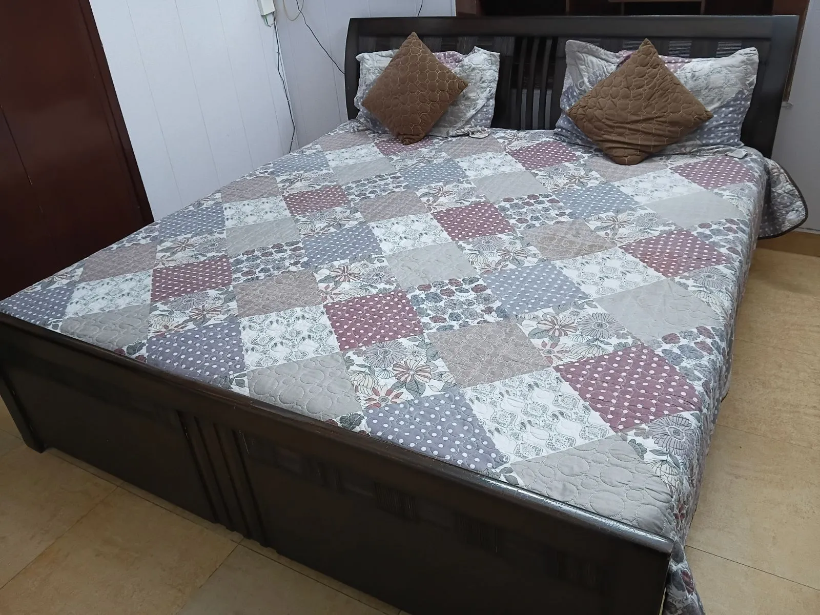 Double bed - Thumbnail 2