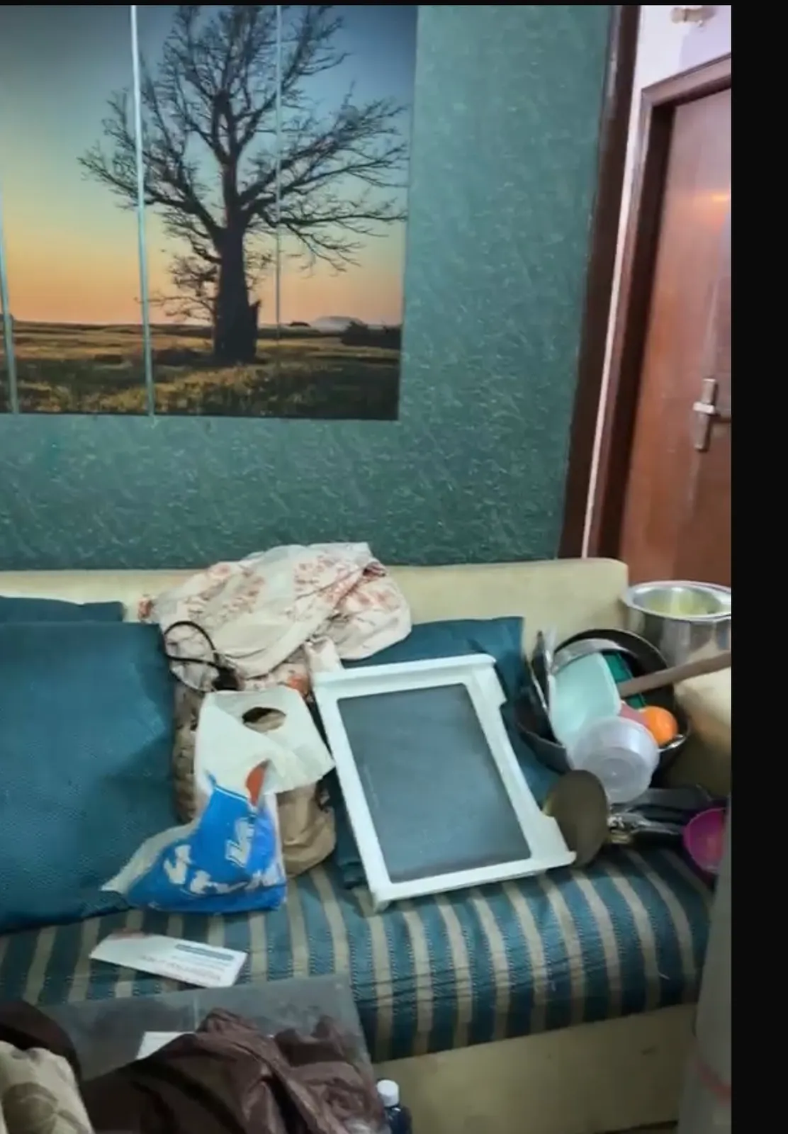 5 Seater Sofa+Dressing Table+Aquarium - Thumbnail 2