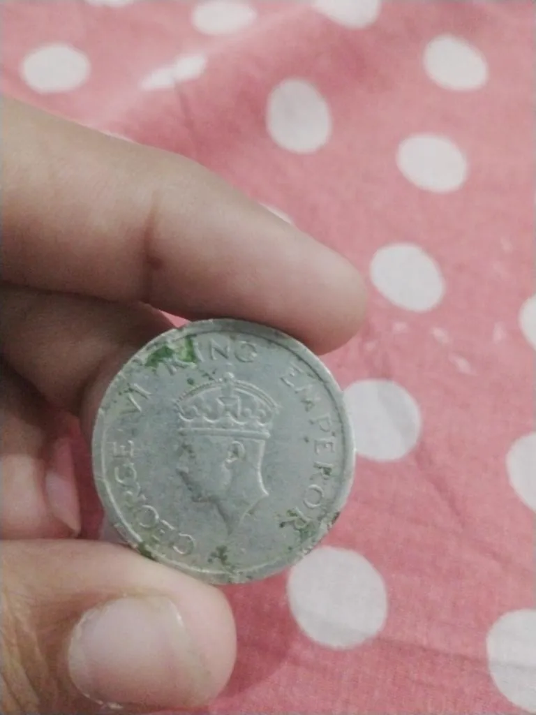 Old coins and notes - Thumbnail 7
