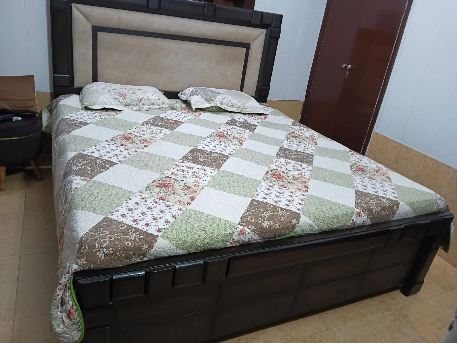 Double bed - Thumbnail 2