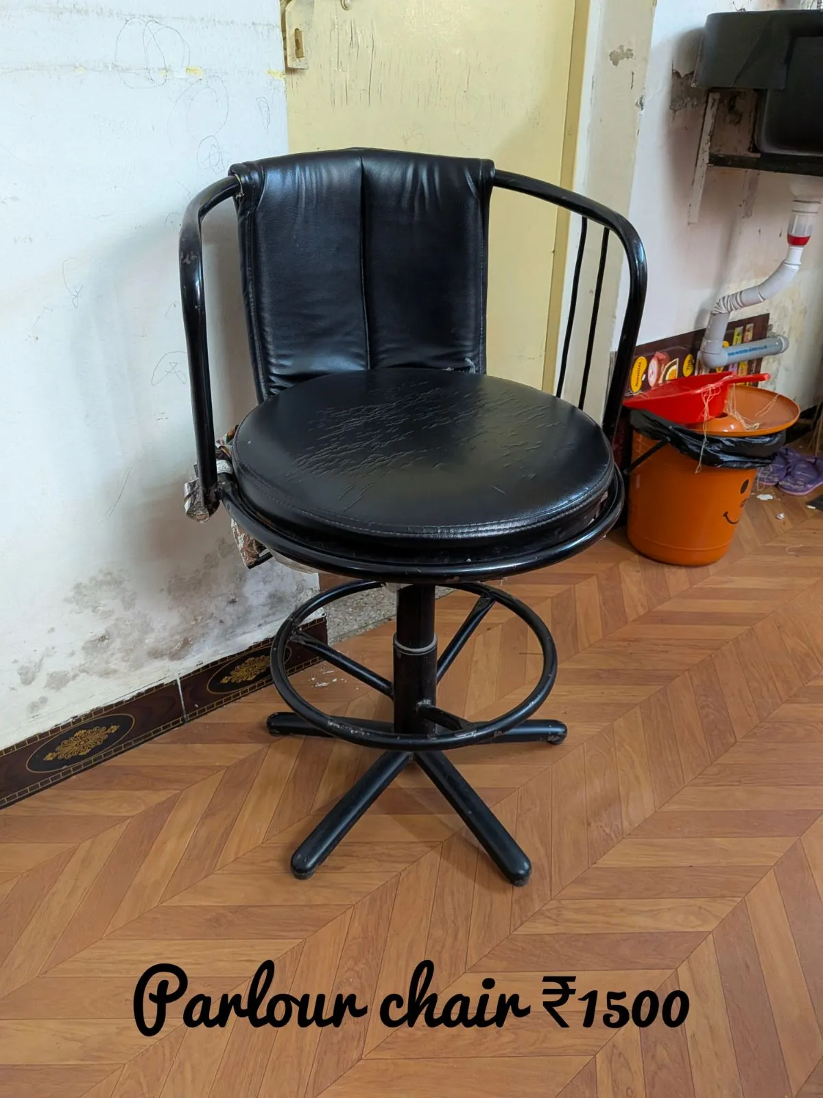 Parlour chair for sale in Pune, Maharashtra